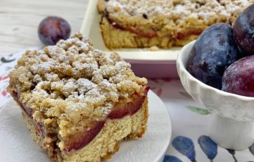 zimtschnecken-zwetschgenkuchen-mit-nusscrumble