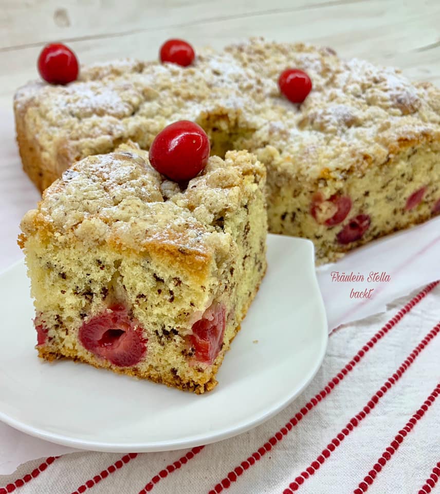 stracciadella-kirschkuchen-mit-mandelstreusel